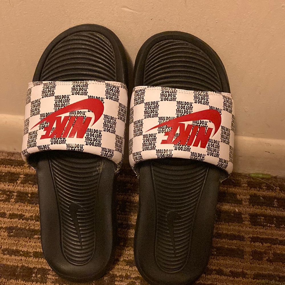 Nike slides - Picture 1 of 2
